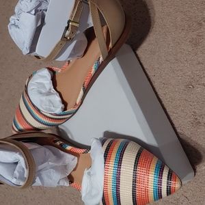 Women's tan/multicolor Evalinda Flat ankle strap